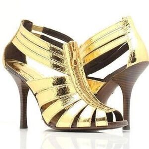 BCBGMaxazria Gold leather "ACELTA" zip front Wooden Heel Sandals Sz 8B